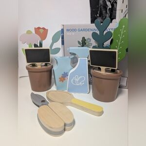 Wooden Gardening Playset with Pots, Flowers, and Tools